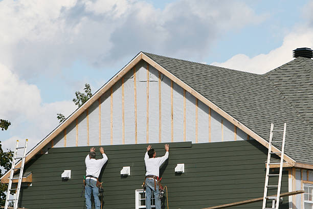 Professional Siding technician working in Wakefield, VA